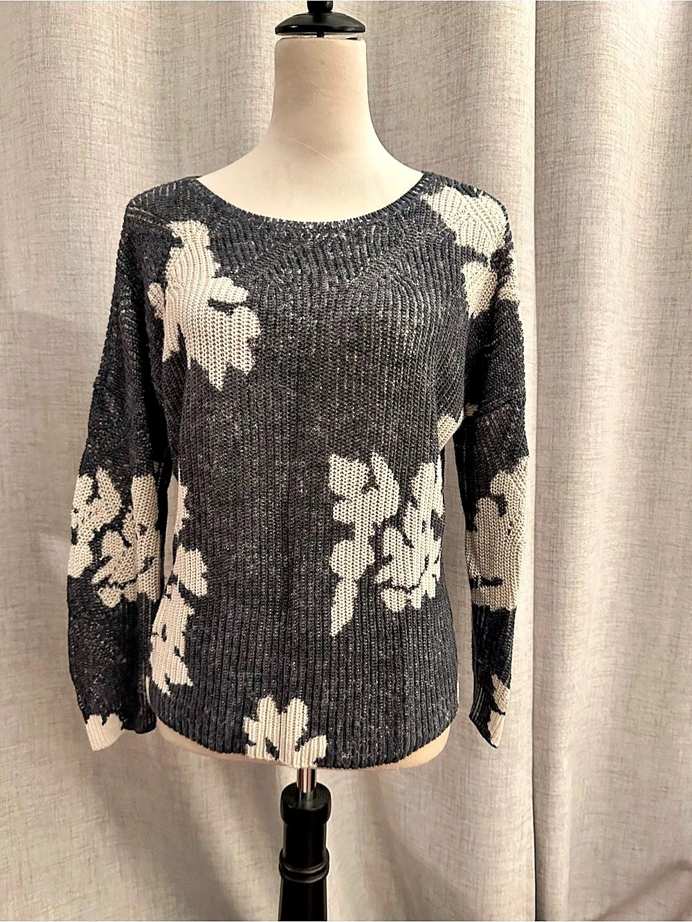 NIC+ZOE Floral Crew Neck Sweater in Black & White Size XS
